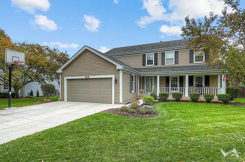 809 Arrowhead Ln, Saint Charles, IL 60174