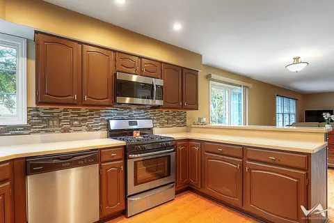809 Arrowhead Ln, Saint Charles, IL 60174 photo 13