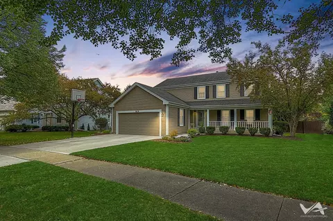809 Arrowhead Ln, Saint Charles, IL 60174 photo 2