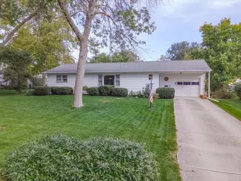 108 E 5th St, Gridley, IL 61744