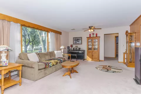 108 E 5th St, Gridley, IL 61744 photo 4