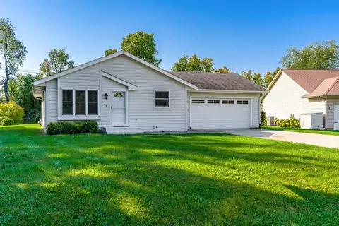 144 SW Hastings Way, Poplar Grove, IL 61065