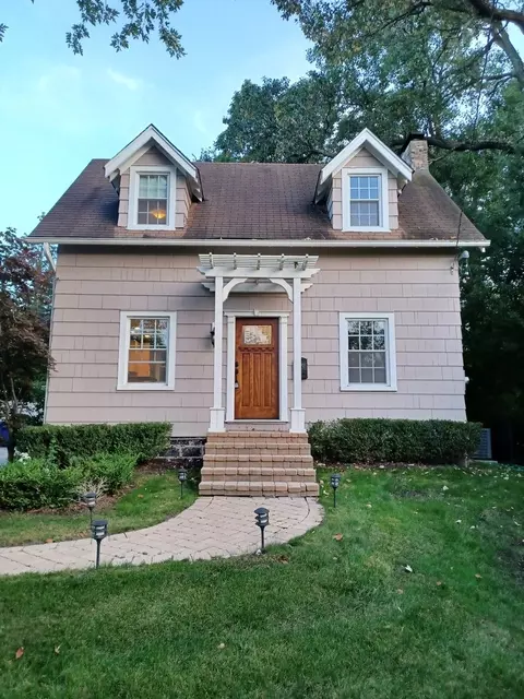 574 Gray Ave, Highland Park, IL 60035