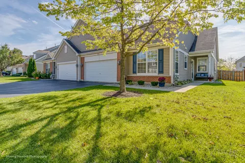 8214 Tremont Ln, Joliet, IL 60431