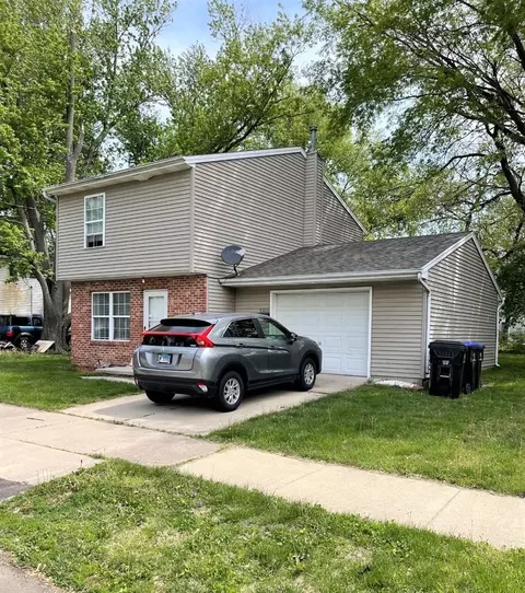 1305 N Oak St, Bloomington, IL 61701