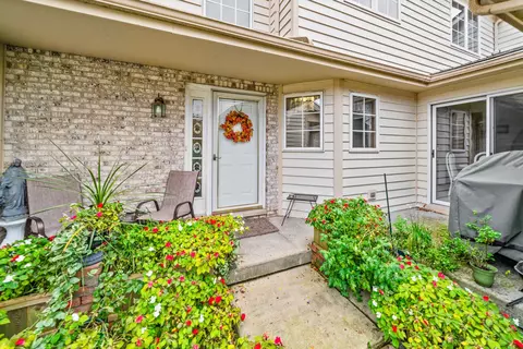 1223 Green Ct, Dekalb, IL 60115