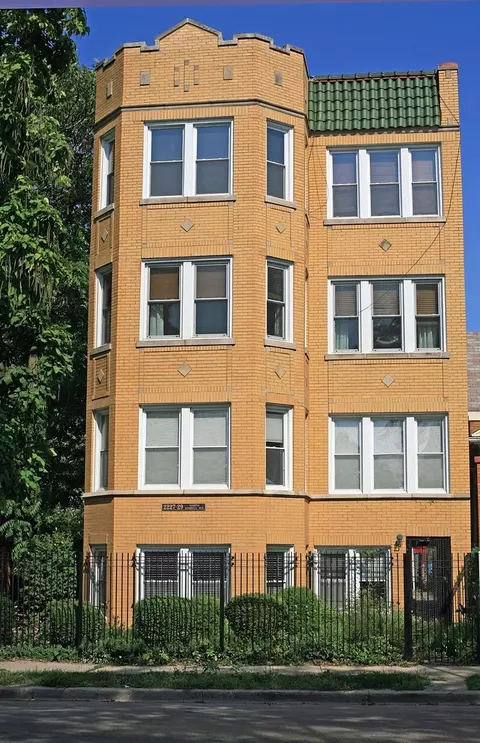 2229 N Kimball Ave #1E, Chicago, IL 60647