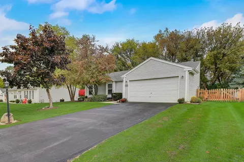 4544 Vista Dr, Island Lake, IL 60042