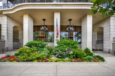 1040 N Lake Shore Dr #4A, Chicago, IL 60611