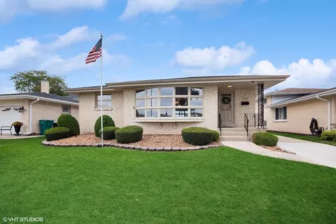 11052 Nelson St, Westchester, IL 60154
