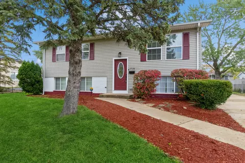17128 Apple Tree Dr, Country Club Hills, IL 60478