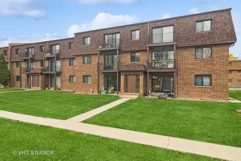 499 Mchenry Rd #1B, Wheeling, IL 60090