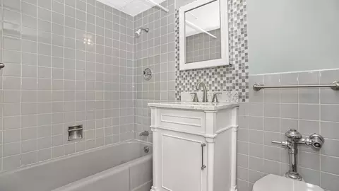 253 E Delaware Pl #13A, Chicago, IL 60611 photo 9