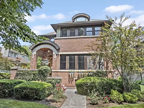 2611 Park Pl, Evanston, IL 60201