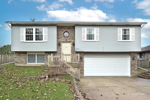 284 Terry Ct, Woodstock, IL 60098