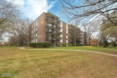 5 S040 Pebblewood Ln #E405, Naperville, IL 60563