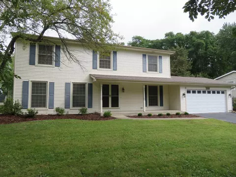 624 Green Oaks Dr, Crystal Lake, IL 60014
