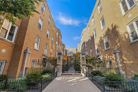 538 W Belmont Ave #2S, Chicago, IL 60657