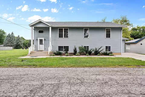 37872 N West St, Spring Grove, IL 60081