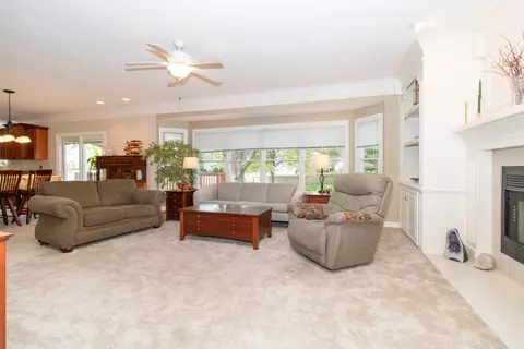 2106 Hackberry Rd, Bloomington, IL 61704 photo 5