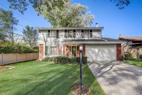 2004 E Wintergreen Ave, Mount Prospect, IL 60056