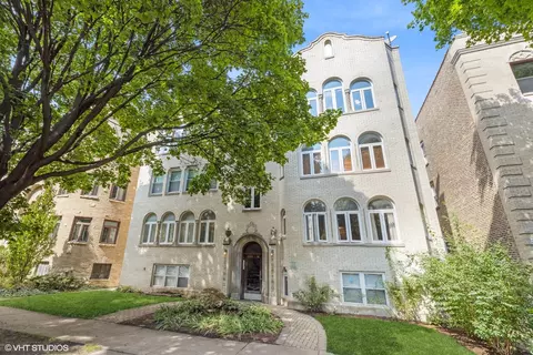 2314 W Farwell Ave #3W, Chicago, IL 60645