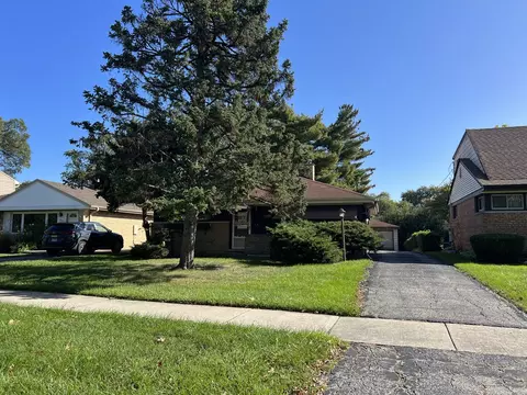 8313 N Elmore St, Niles, IL 60714