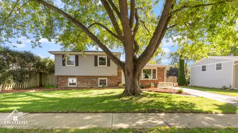 1921 Forrest Blvd, Saint Charles, IL 60174
