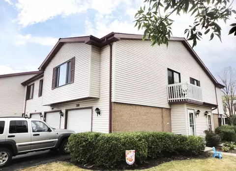 332 Washington Ct, Vernon Hills, IL 60061