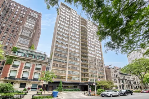 40 E Cedar St #15C, Chicago, IL 60611