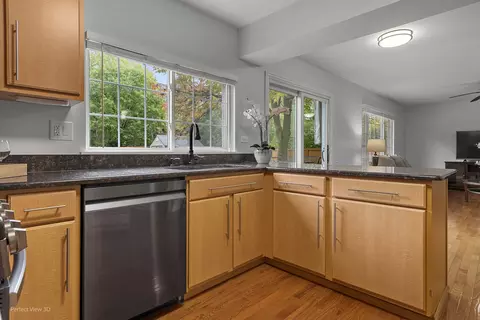 520 Bourbon Ln, Naperville, IL 60565 photo 9