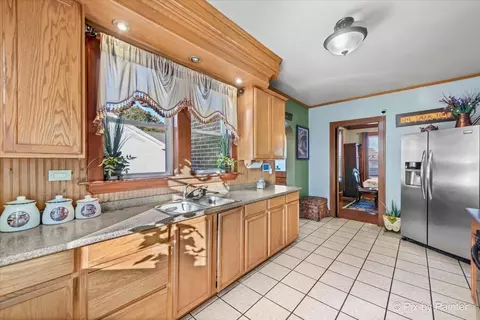 800 Wing St, Elgin, IL 60123 photo 16