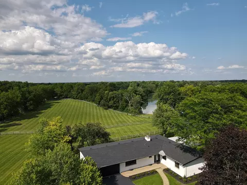 271 Donlea Rd, Barrington Hills, IL 60010