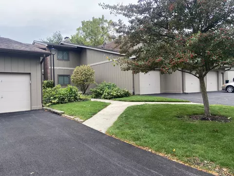29 W451 Emerald Green Dr #D, Warrenville, IL 60555