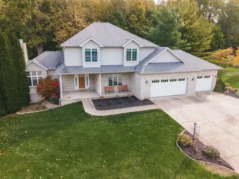 13877 Deer Ridge Rd, Bloomington, IL 61705