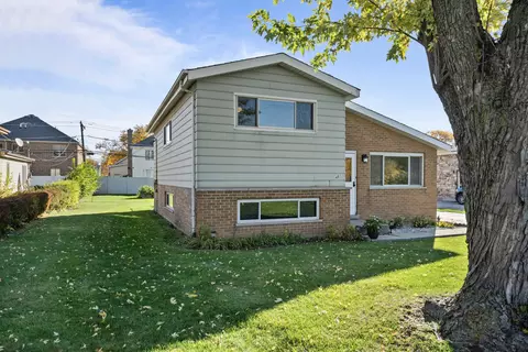 481 N Willow Rd, Elmhurst, IL 60126