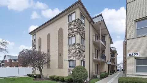 6261 N Northwest Hwy #1D, Chicago, IL 60631