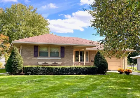 1001 Northfield Dr, Aurora, IL 60505