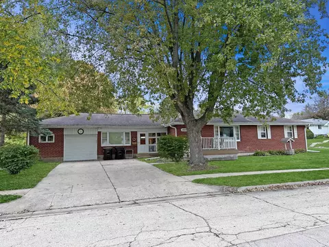 1004 S School Ave, Freeport, IL 61032