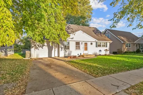 471 Melrose Ct, Elgin, IL 60123 photo 2