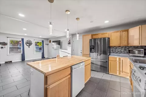 471 Melrose Ct, Elgin, IL 60123 photo 5