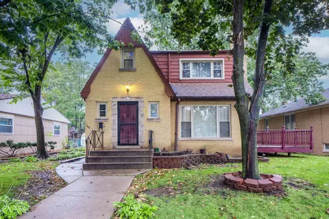 46 Elizabeth St, Calumet City, IL 60409