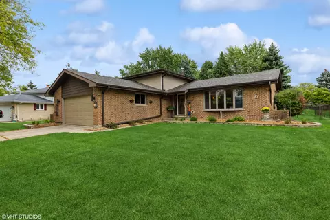 8815 Sycamore Ct, Tinley Park, IL 60477