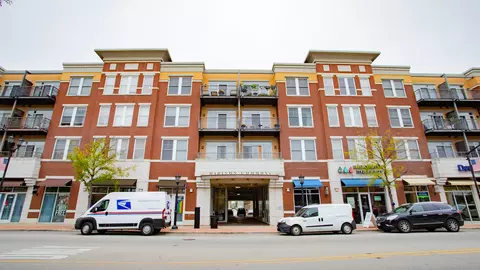 7243 Madison St #201, Forest Park, IL 60130