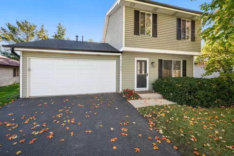 1105 Dover Ln, Aurora, IL 60504