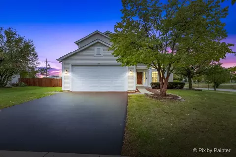 700 Parc Ct, Lake In The Hills, IL 60156