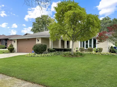 801 Campus Ave, Matteson, IL 60443