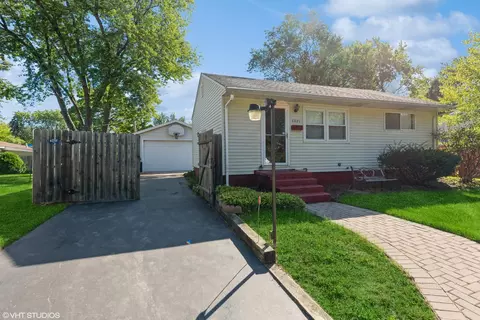 2221 N Northern Ave N, Waukegan, IL 60087