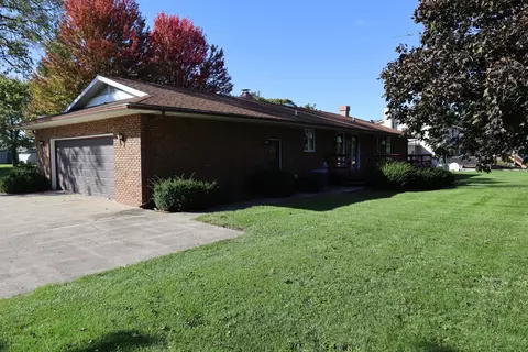 212 Walnut Grove Dr, Walnut, IL 61376 photo 4