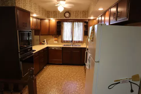212 Walnut Grove Dr, Walnut, IL 61376 photo 8